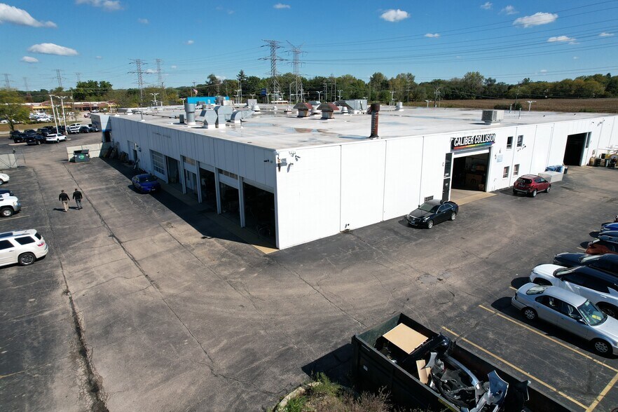 More Photos Of 1385 E Chicago St, Elgin Auto Repair For Lease