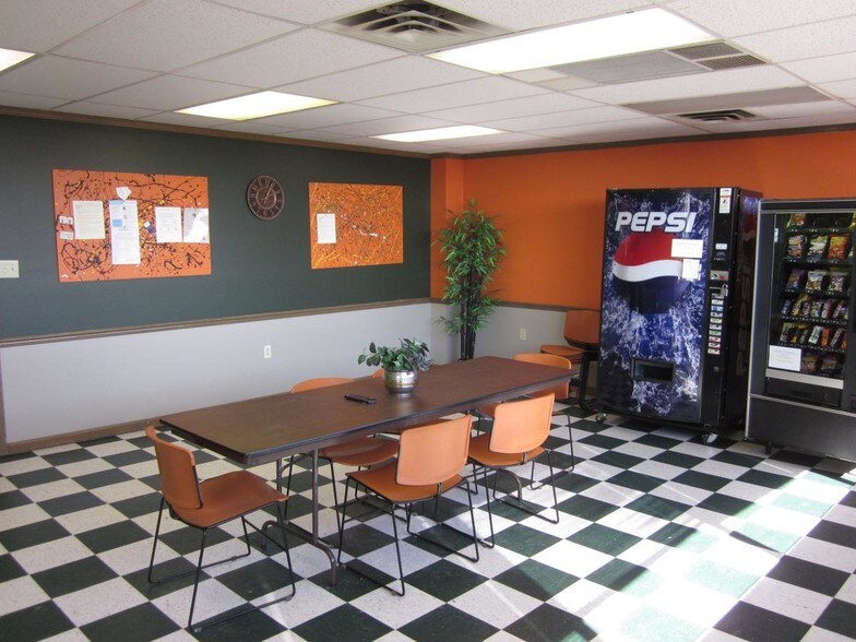 More Photos Of 55 S State Ave, Indianapolis Flex For Sale