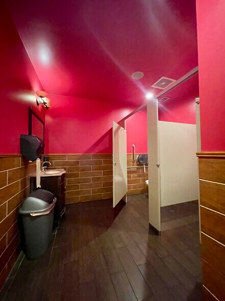 More Photos Of 4750 N Western Ave, Chicago Restaurant For Sale