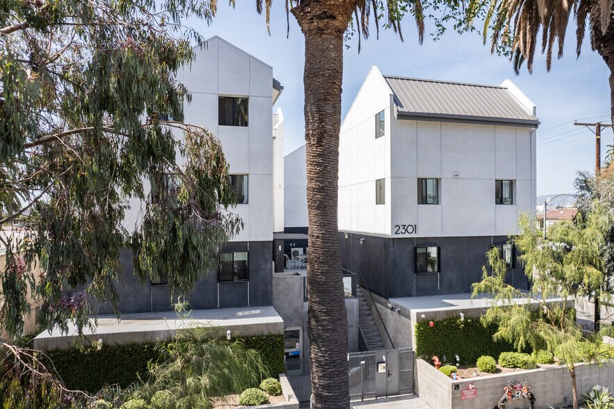More Photos Of 2301 S Cloverdale Ave, Los Angeles Apartments For Sale