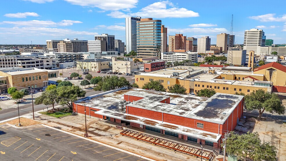 More Photos Of 201 E Illinois Ave, Midland Office For Sale