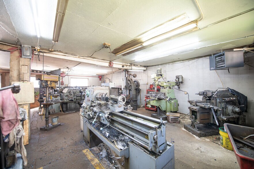 More Photos Of 1128 N Main St, Uhrichsville Manufacturing For Sale