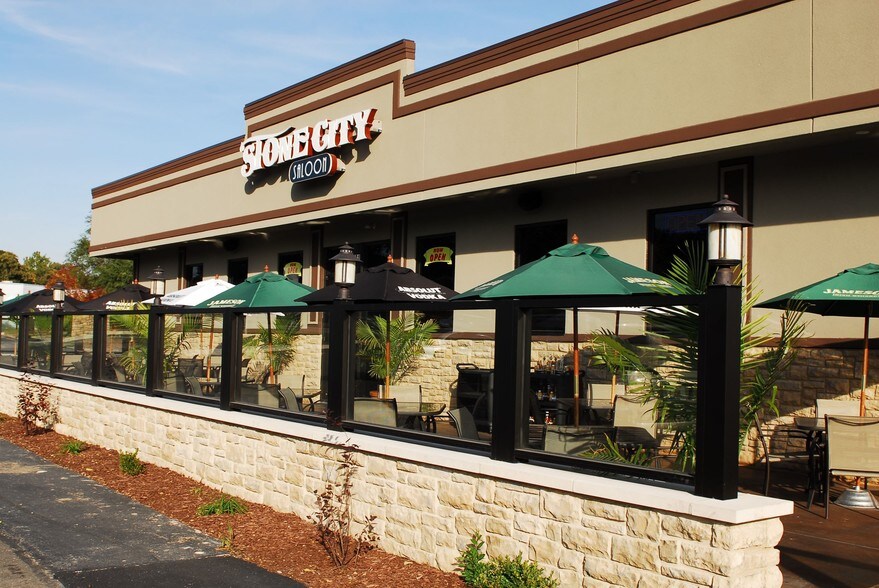 More Photos Of 721 Independence Blvd, Romeoville Showroom For Lease