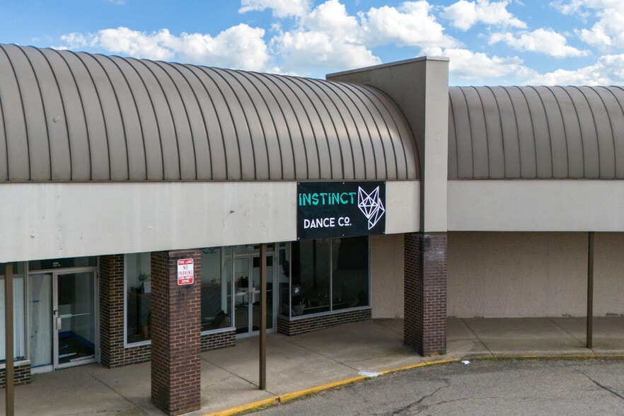 More Photos Of 602-606 Taywood Rd, Englewood Unknown For Lease