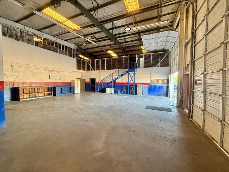 More Photos Of 704 Murray Rd, Dothan Warehouse For Lease