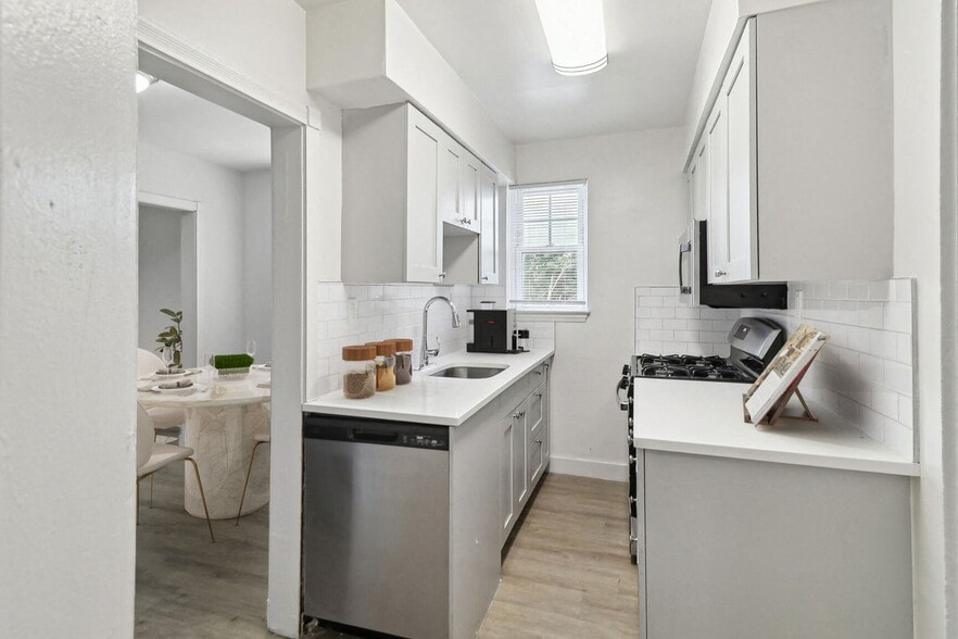 More Photos Of 1100 E Ramblewood Rd, Baltimore Apartments For Sale