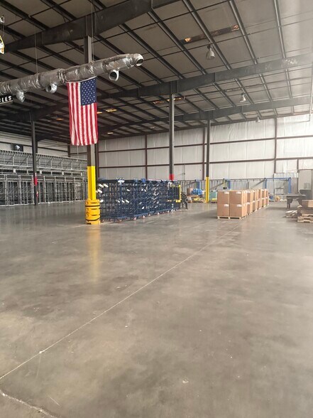 More Photos Of 915-917 Newsome St, Mount Airy Manufacturing For Lease