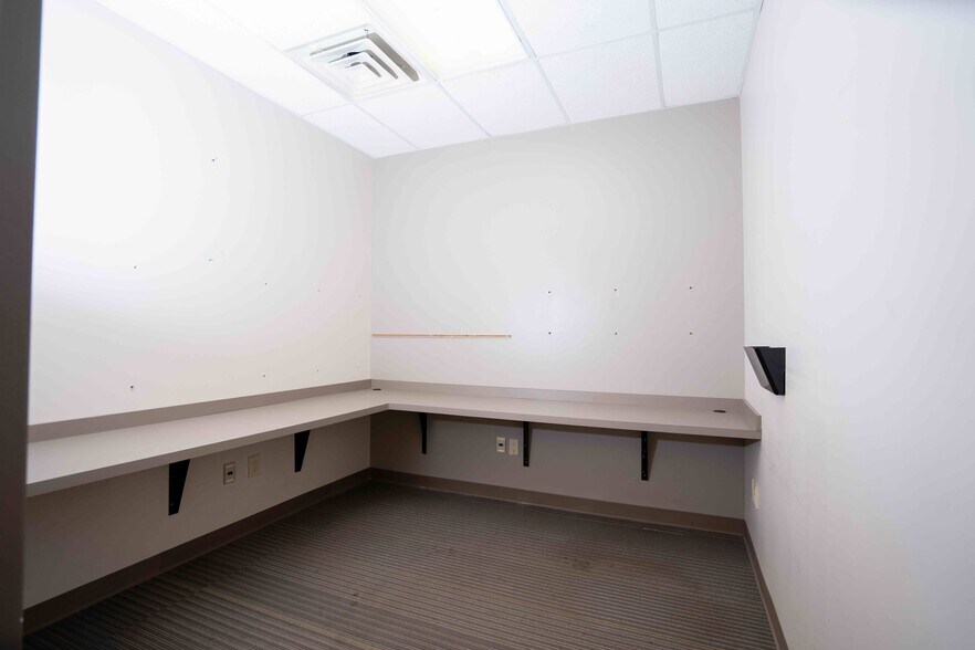 More Photos Of 6000 Brockton Dr, Lockport Medical For Lease