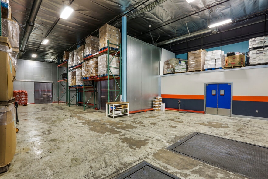 More Photos Of 645 W Broadway, Glendale Distribution For Lease