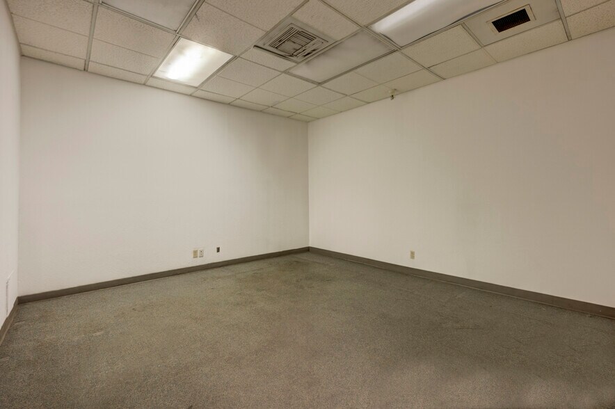 More Photos Of 575-585 Reactor Way, Reno Distribution For Lease