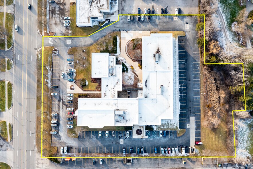 More Photos Of 31500 W 13 Mile Rd, Farmington Hills Medical For Lease