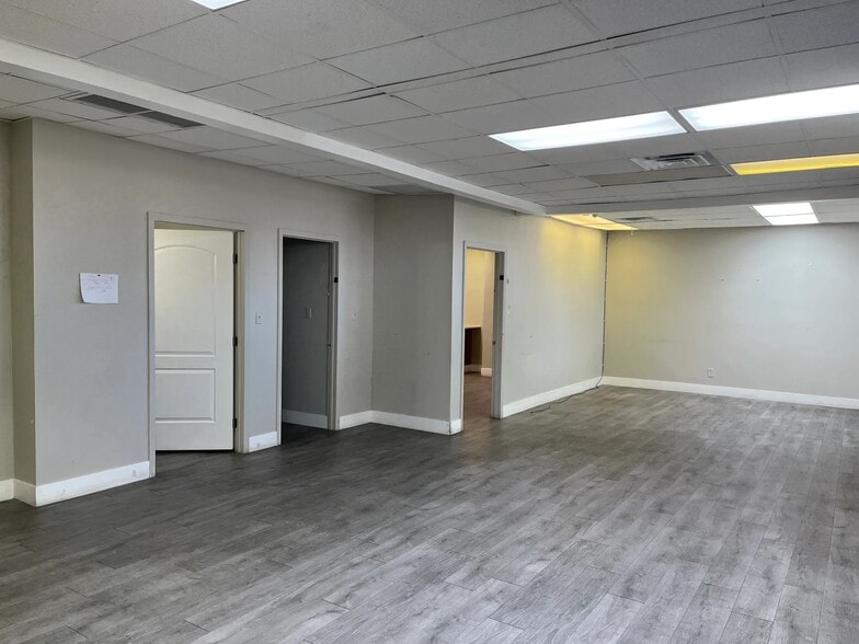 More Photos Of 7509 N 35th Ave, Phoenix Medical For Lease
