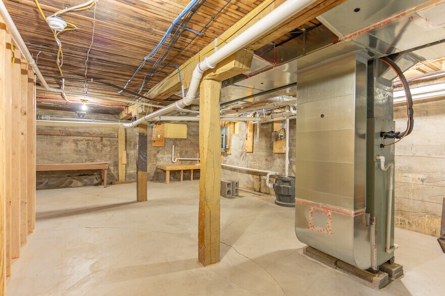 More Photos Of 24 Mill St, Naples Office For Lease