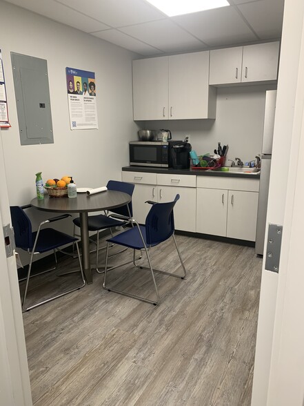 More Photos Of 300 Toll Gate Rd, Warwick Medical For Lease