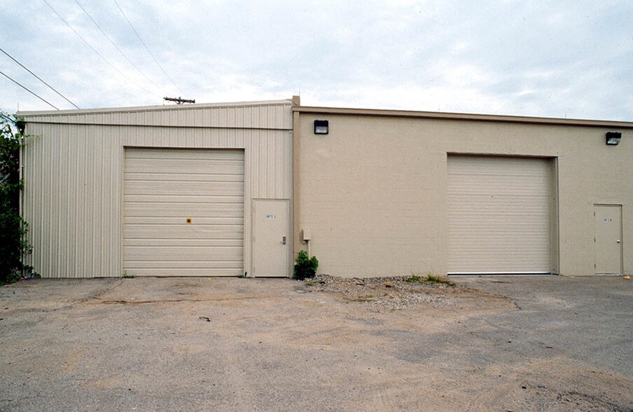 Primary Photo Of 44375 Grand River Ave, Novi Warehouse For Lease