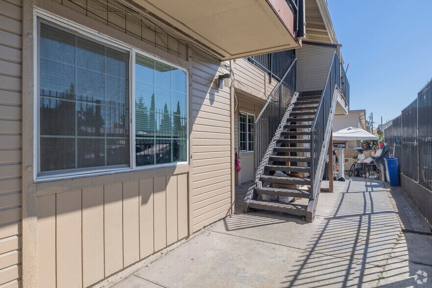 More Photos Of 3142 Coolidge Ave, Oakland Apartments For Sale