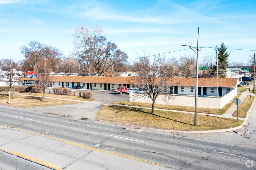 Primary Photo Of 18734 Dix Rd, Melvindale Hotel For Sale