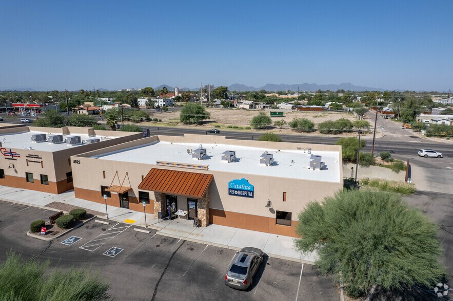 More Photos Of 3925 E Fort Lowell Rd, Tucson Veterinarian Kennel For Lease