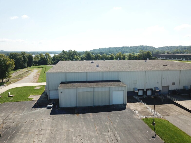 More Photos Of 901 E Main St, Warsaw Warehouse For Lease