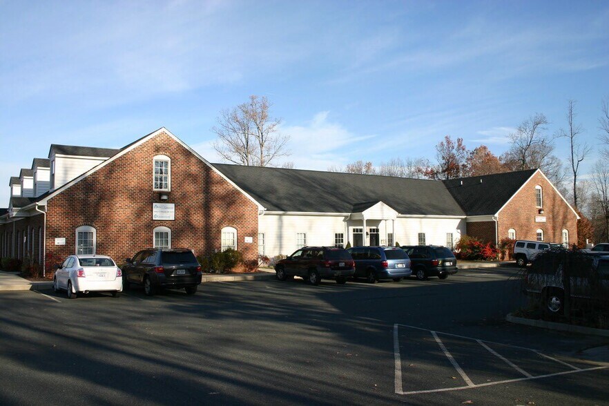 More Photos Of 300 Enterprise Dr, Forest Medical For Lease