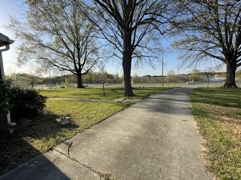 More Photos Of 2525 W Franklin Blvd, Gastonia Office For Sale