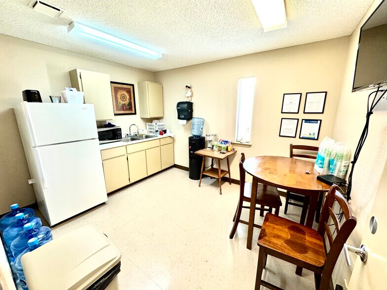 More Photos Of 101 Anthony Dr, Teague Medical For Sale