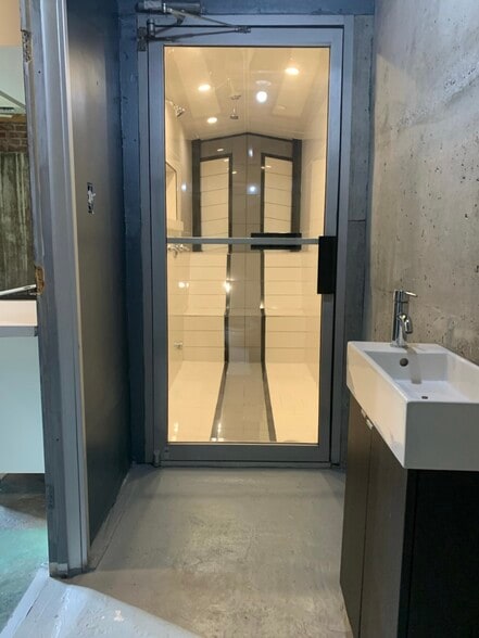 More Photos Of 555 Whitehall St SW, Atlanta Distribution For Lease