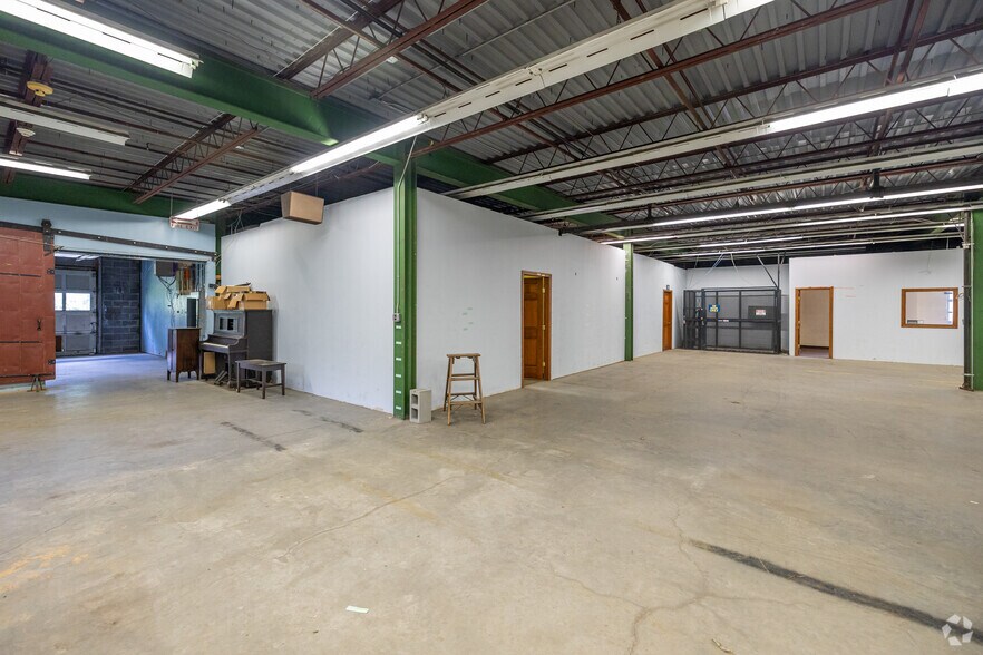 More Photos Of 1 Main St, Shirley Light Distribution For Lease