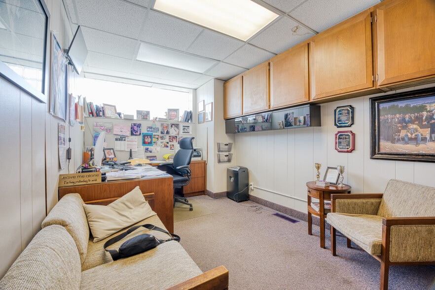 More Photos Of 20825 Plymouth Rd, Detroit Medical For Sale