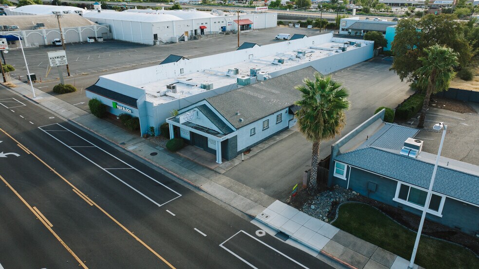 More Photos Of 2665 Bechelli Ln, Redding Office For Lease