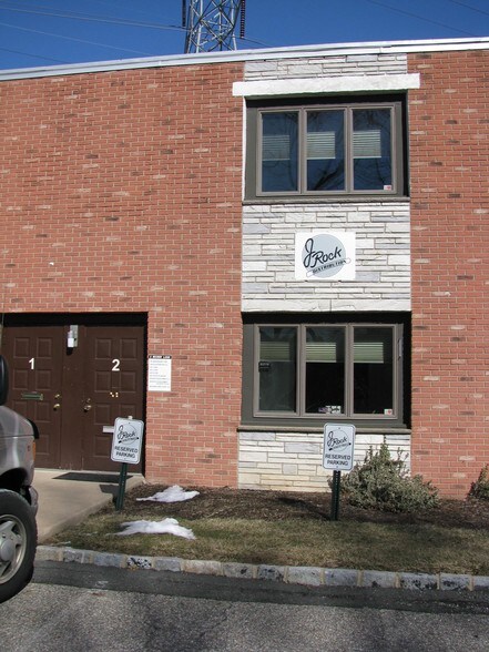 More Photos Of 1-32 Merry Ln, East Hanover Warehouse For Lease