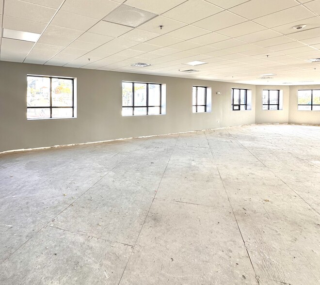 More Photos Of 975-977 Saratoga St, Boston Storefront Retail Office For Lease