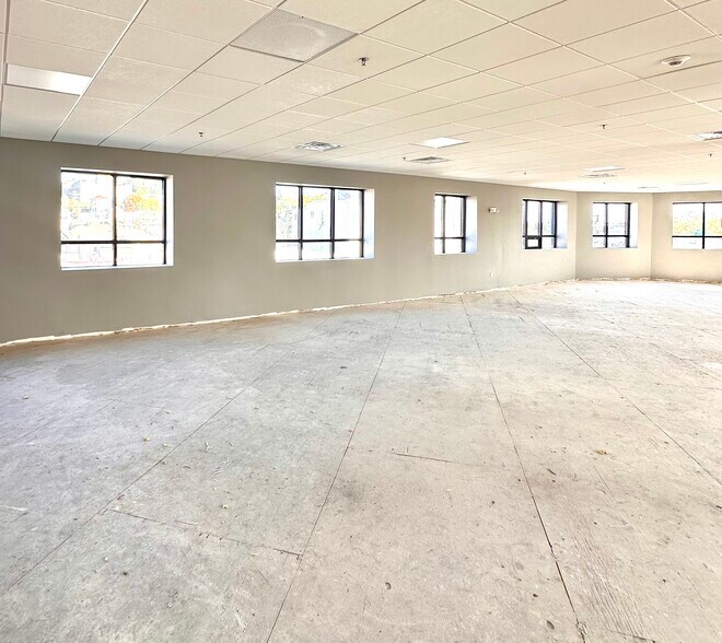 More Photos Of 975-977 Saratoga St, Boston Storefront Retail Office For Lease