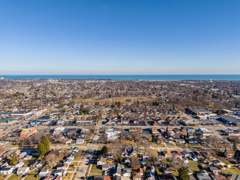 More Photos Of 3921 Olive St, Racine Office For Sale