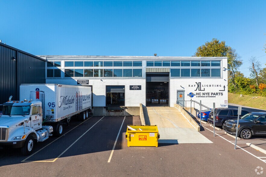 More Photos Of 250 King Manor Dr, King Of Prussia Warehouse For Lease