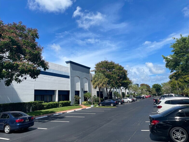 Primary Photo Of 602 S Military Trl, Deerfield Beach Unknown For Lease