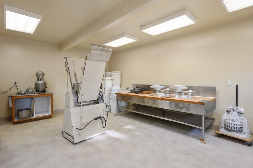 More Photos Of 212 NE D St, Willamina Food Processing For Sale