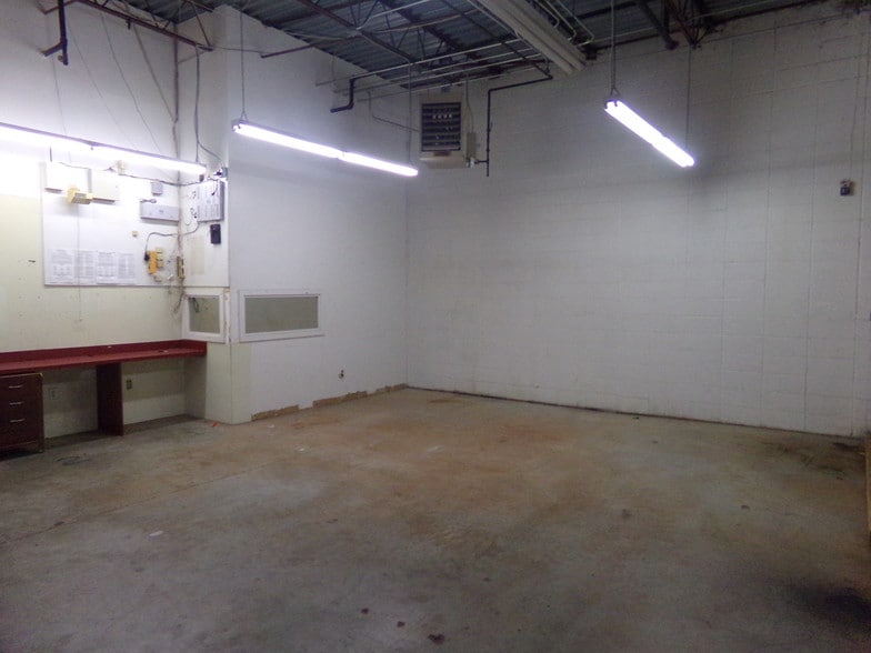 More Photos Of 2076 Candler Rd, Decatur Freestanding For Sale