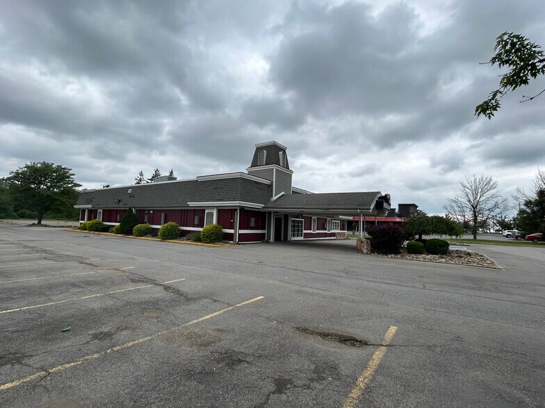 More Photos Of 7540 Transit Rd, Amherst Restaurant For Sale