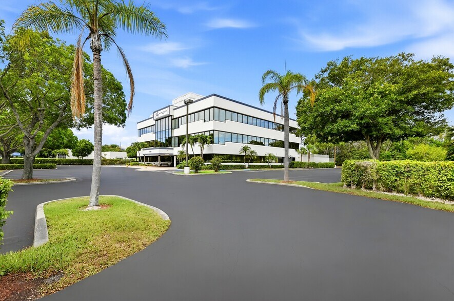 More Photos Of 5325 Greenwood Ave, West Palm Beach Medical For Lease