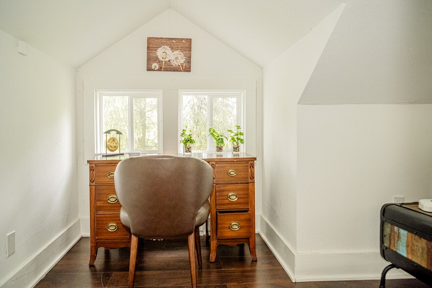 More Photos Of 2735 PA-390, Canadensis Hospitality For Sale