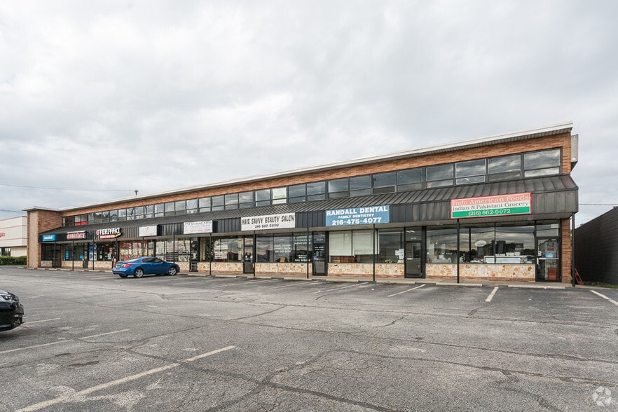 More Photos Of 4614-4650 Warrensville Center Rd, North Randall General Retail For Lease