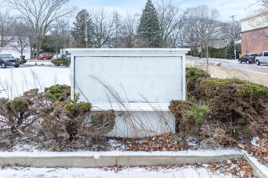 More Photos Of 2722 Green Bay Rd, Evanston Freestanding For Sale