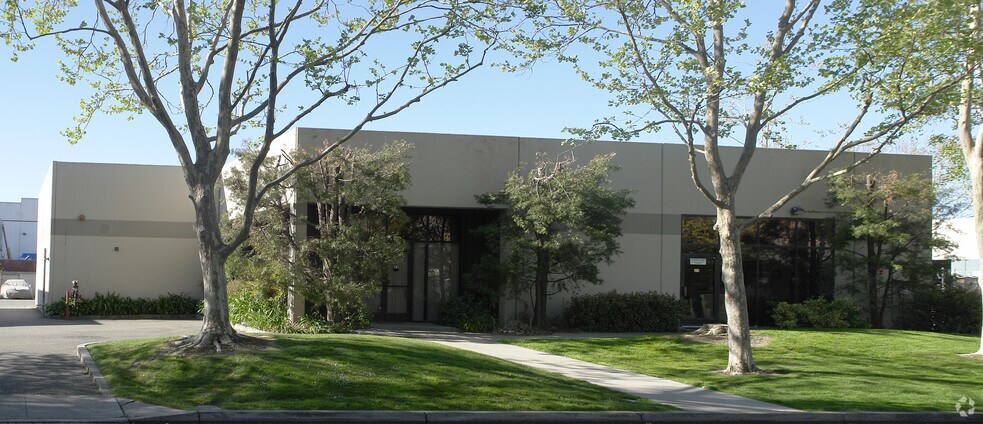 Primary Photo Of 23 Rickenbacker Cir, Livermore Warehouse For Lease