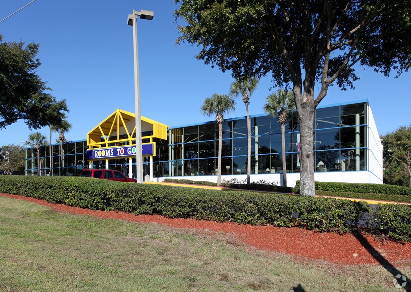 More Photos Of 7025 W Colonial Dr, Orlando Freestanding For Lease