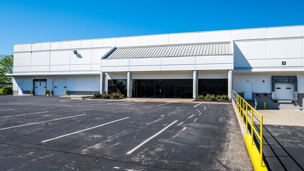 More Photos Of 12000 Mosteller Rd, Blue Ash Warehouse For Lease