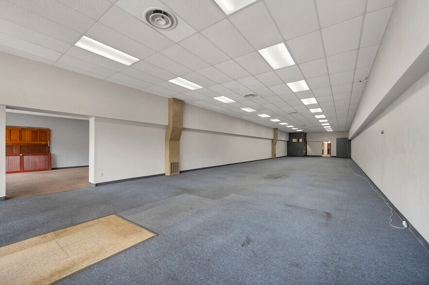 More Photos Of 340-348 N Military Ave, Green Bay Freestanding For Sale