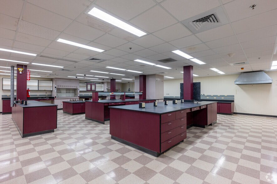 More Photos Of 71 Frankland Rd, Hopkinton Manufacturing For Lease