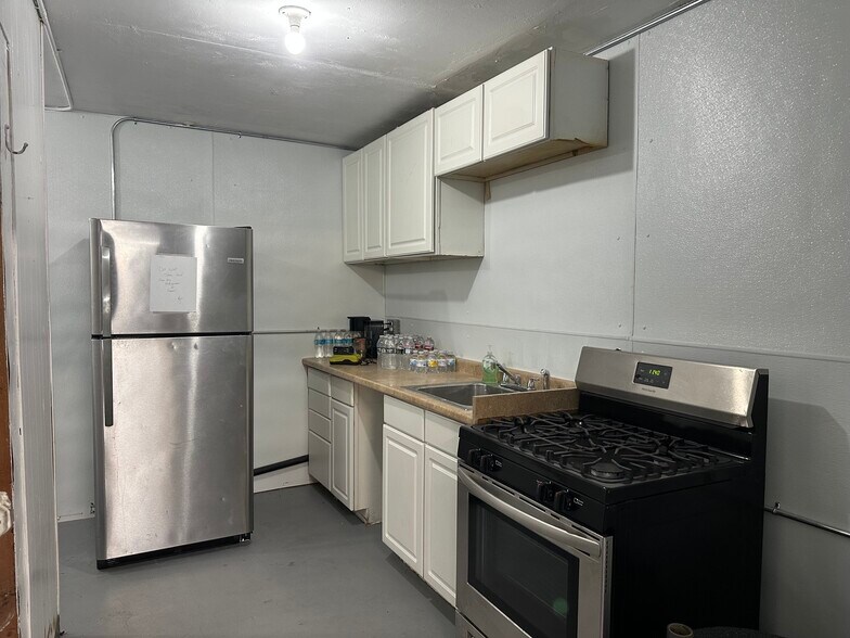 More Photos Of 2410 Armory Rd, Barstow Restaurant For Sale