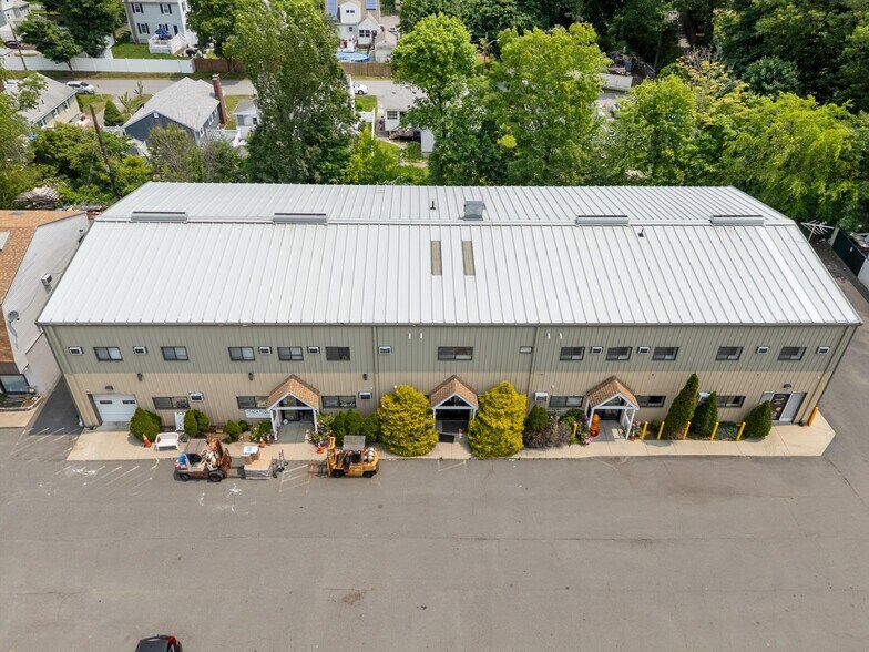 More Photos Of 10 Bennett Hwy, Saugus Warehouse For Lease